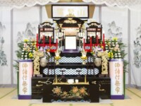 初盆祭壇・例① 写真提供:イズモ葬祭 無断転載を禁止します。
